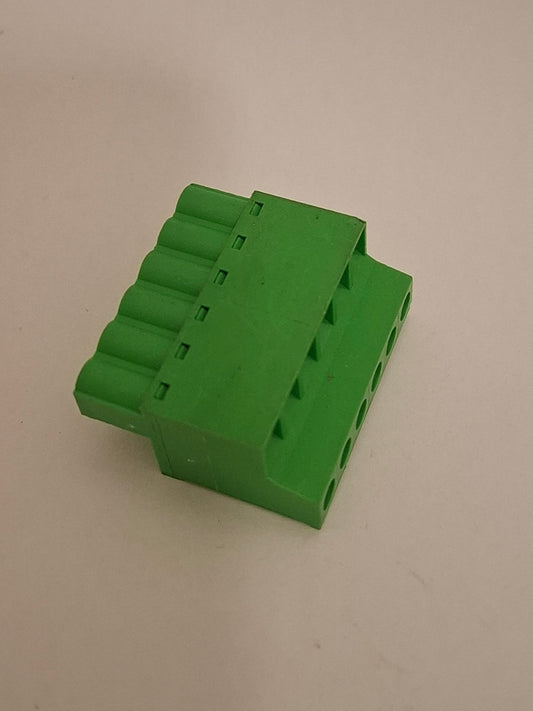 Liitin elektroniikkakortille korkea